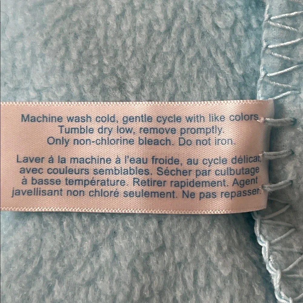 🌞 Spa Finder Soft Blue Pocket Throw   44” x 31” w/Snap Pocket Closure 6” x 6”